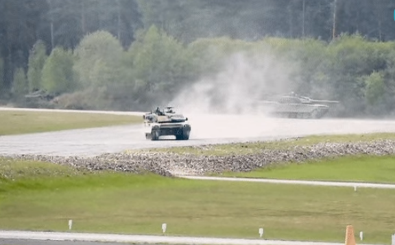 Chưa kể các nước thành viên NATO cùng sử dụng xe tăng Leopard 2 của Đức nên sẽ tiện trong việc phối hợp hiệp đồng tác chiến trong khối.