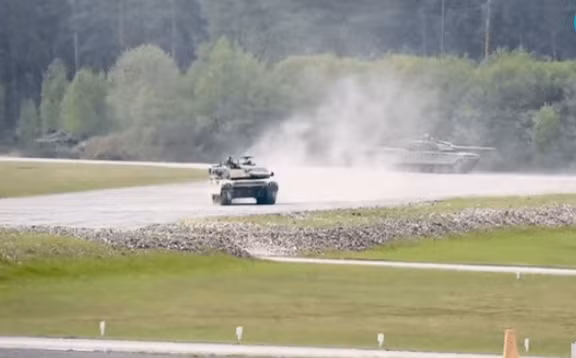 Chưa kể các nước thành viên NATO cùng sử dụng xe tăng Leopard 2 của Đức nên sẽ tiện trong việc phối hợp hiệp đồng tác chiến trong khối.