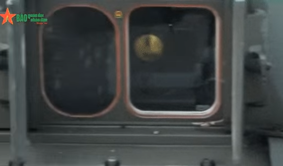 Trái tim của con quái vật thép này là động cơ tăng áp Fiat-Iveco MTCA V12 dung tích 25,8 lít có công suất 1.250 mã lực, mô men xoắn (khả năng chịu tải tức thời) tối đa 4.615 Nm trong khoảng vòng tua máy 1.600 vòng/phút.