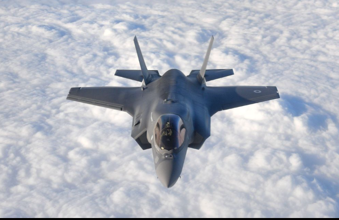 Như đã nêu trong ấn phẩm, sự thành công của F-35 ở châu Âu sẽ đe dọa các chương trình chế tạo máy bay mới SCAF (Pháp, Đức, Tây Ban Nha, Bỉ) và GCAP (Anh, Ý, Nhật Bản), khi vòng đời của tiêm kích Mỹ sẽ kéo dài đến năm 2060 hoặc thậm chí là 2075.