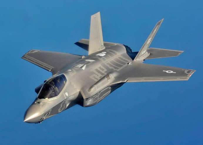 Trong bối cảnh đó, máy bay do châu Âu chế tạo chỉ có thể thâm nhập các thị trường với nhu cầu thấp. Do đó, doanh số tiềm năng của SCAF sẽ chỉ vào khoảng 500 chiếc, và GCAP nhiều nhất là 400 chiếc. "Như vậy, khoảng cách giữa máy bay chiến đấu châu Âu và F-35 rất có thể sẽ xuất hiện ở thế hệ tiếp theo. Cuối cùng, điều này dự báo sẽ dẫn đến sự tàn phá toàn bộ ngành công nghiệp hàng không quân sự châu Âu trong các cuộc tấn công liên tiếp", tờ báo Pháp kết luận.