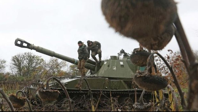 "Hệ thống pháo tự hành này yêu thích sự sạch sẽ. Những người vận hành giống như bác sĩ phẫu thuật, luôn phải đeo găng tay và đi giày cao su, họ buộc phải làm vậy để không làm vấy bẩn nó".