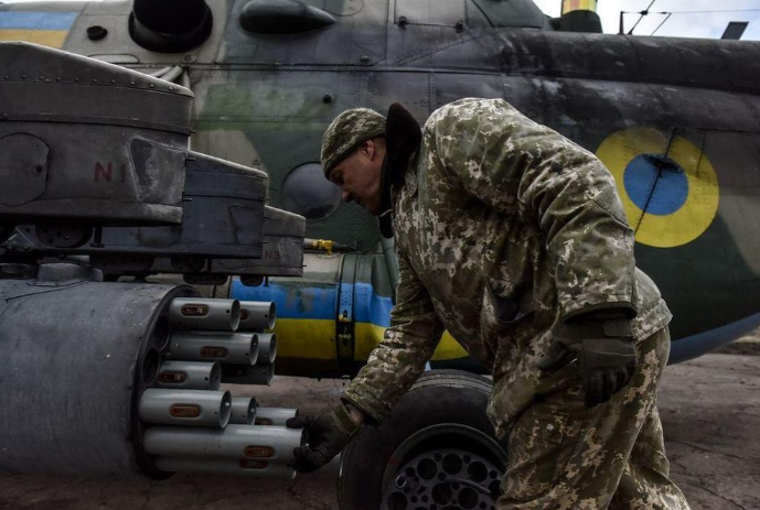 Có thể lấy ví dụ lời phàn nàn của một chỉ huy pháo binh Ukraine về pháo tự hành CAESAR do Pháp sản xuất làm ví dụ: "Chúng ta cần một hệ thống pháo binh đơn giản, khiêm tốn và đáng tin cậy, chứ không phải một 'quý cô' thất thường như CAESAR".