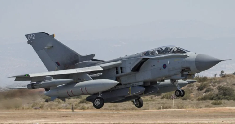 Các đài radar trên mặt đất và radar bay trên không (radar của AWACS và radar trên chiến đấu cơ) của Nga sẽ phải hoạt động hết công suất để xác định tất cả các chiến đấu cơ tiếp cận gần đường tròn có bán kính 500km, với tâm là bán đảo Crimea và huy động các hệ thống phòng không để bắn hạ các máy bay này. 