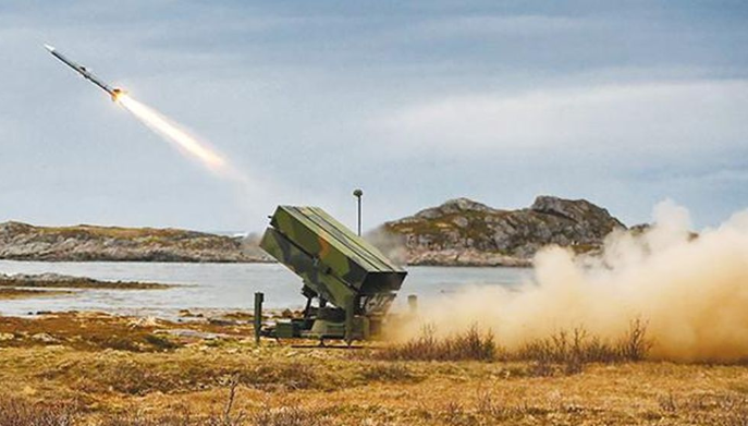 Nhưng hầu hết các hệ thống phòng không phương Tây chuyển giao cho Ukraine đều có tầm bắn chỉ trong khoảng 40 km, đó là MIM-23 Hawk, NASAMS và IRIS-T.