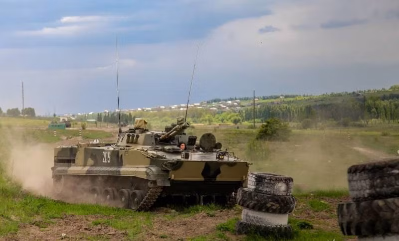 BMP-3 là xe chiến đấu bộ binh được nâng cấp từ phiên bản BMP-1 và BMP-2 của Liên Xô trước đây. Xe thiết giáp BMP thường được dùng để vận chuyển binh lính đến tiền tuyến và chi viện hỏa lực toàn diện cho bộ binh trên chiến trường. Ảnh: topwar.ru.