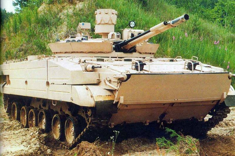 BMP-3 có trọng lượng 18,7 tấn, thân xe được làm từ hợp kim nhôm bọc thép và có thể chịu được đạn xuyên giáp 30 mm. Đây là xe chiến đấu bộ binh duy nhất trên thế giới được trang bị thêm lớp giáp bảo vệ, giống như xe tăng. Ảnh: topwar.ru.