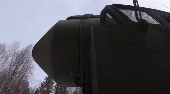 Theo các chuyên gia quân sự Nga, tên lửa RS-24 Yars sở hữu tốc độ bay vượt trội so với các loại tên lửa đánh chặn hiện hành, không những vậy chúng còn có khả năng thay đổi độ cao lẫn hướng bay một cách linh hoạt.