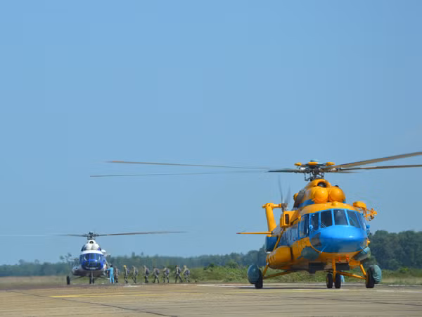 Thực hiện kế hoạch phối hợp huấn luyện nhảy dù cho các cơ quan, đơn vị trong và ngoài Quân chủng PK-KQ năm 2016, ngày 25/8, tại Sân bay Hòa Lạc, Trung đoàn 916 (Sư đoàn 371) đã tổ chức bay huấn luyện thả dù cho các cơ quan, đơn vị, gồm: Bộ Tham mưu Quân chủng PK-KQ, Tổng cục II, Binh chủng Đặc công.