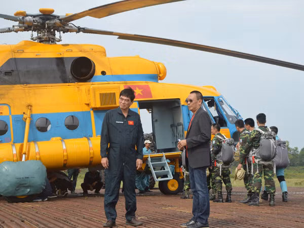 Trung đoàn cũng đã phối hợp với VTV3 (Đài THVN), Ban Giáo dục Quốc phòng (Bộ Tham mưu) hoàn thành tốt việc ghi hình làm phim tài liệu về hoạt động nhảy dù. 