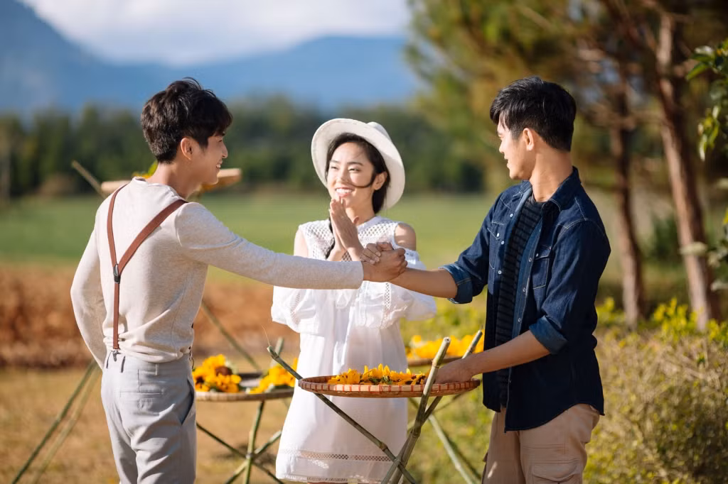 Cô gái lấy lí do là phòng bạn thân có máy lạnh nên nếu thích, sẽ qua phòng bạn thân khác giới để ngủ. Ảnh minh họa.