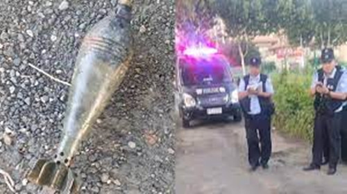 Cụ thể, trong lúc đặt cần, anh Tương xuống nước đặt một cái lồng để bắt lươn. Do đáy ao địa hình không bằng phẳng, anh muốn tìm một hòn đá để đè lồng xuống.