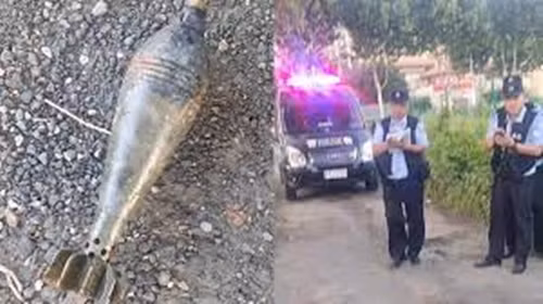 Cụ thể, trong lúc đặt cần, anh Tương xuống nước đặt một cái lồng để bắt lươn. Do đáy ao địa hình không bằng phẳng, anh muốn tìm một hòn đá để đè lồng xuống.