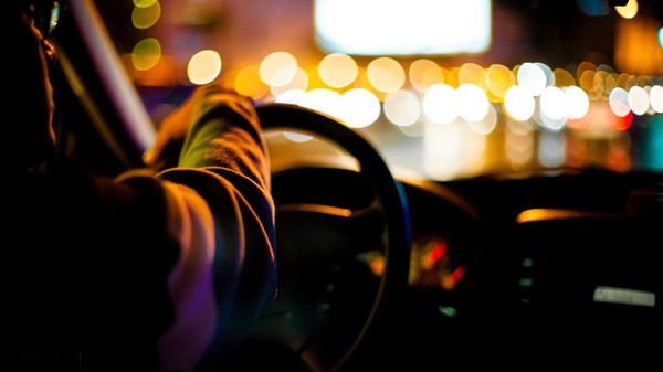 Bat xe cong nghe di lam, co gai gay xuong khap nguoi