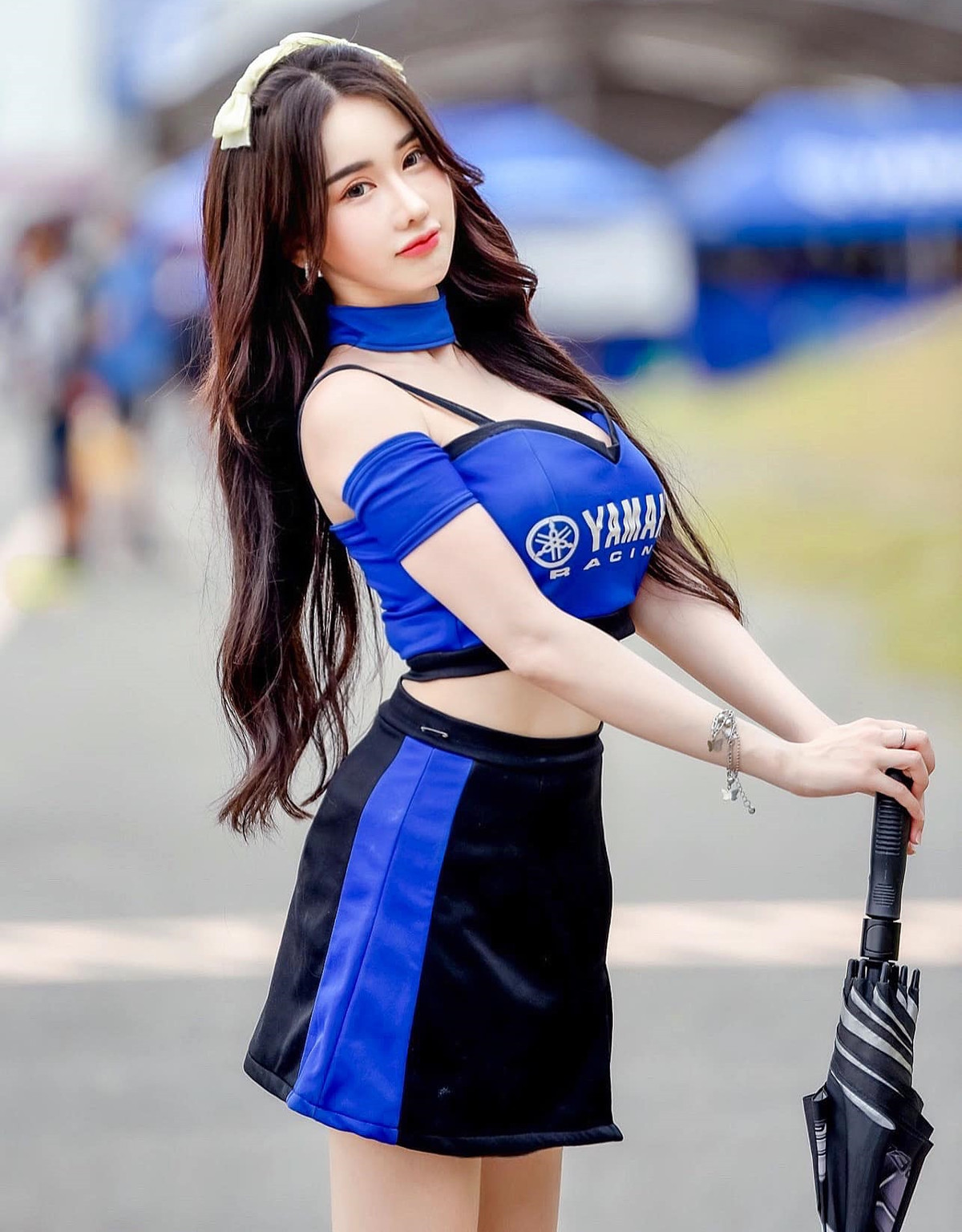 Đặc biệt, vòng một cup G của Waraporn Srichampa khiến cô nàng thu hút hơn, khiến mọi người chỉ muốn ngắm nhìn không rời mắt.