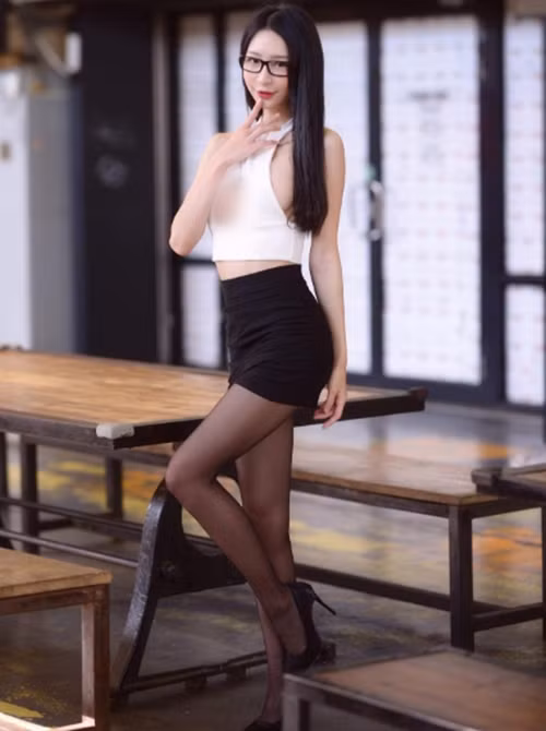 Nghề nghiệp chính của cô nàng là kế toán ngành may mặc.