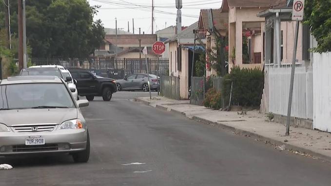 Mui gas trong phong con, me vao xem phat hien chuyen kinh hoang