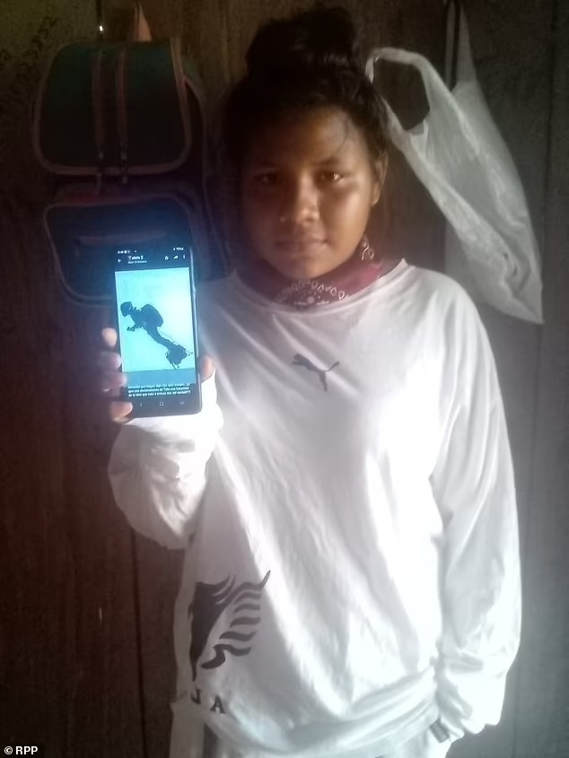 Do có tin đồn tại địa phương này có mỏ vàng nên chúng rải người đi kiểm tra địa hình nhằm tìm kiếm mỏ.