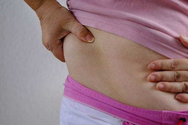 Chan tay nho nhung bung to, hoa ra khoi u “khung” lam to