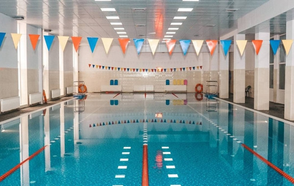 Len chup anh nu sinh lop 6, thay day boi vuong vong lao ly