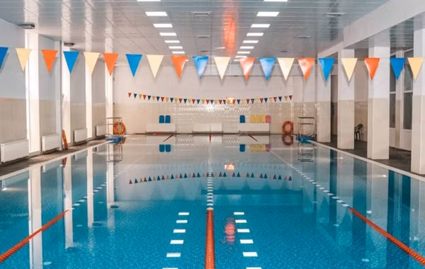 Len chup anh nu sinh lop 6, thay day boi vuong vong lao ly