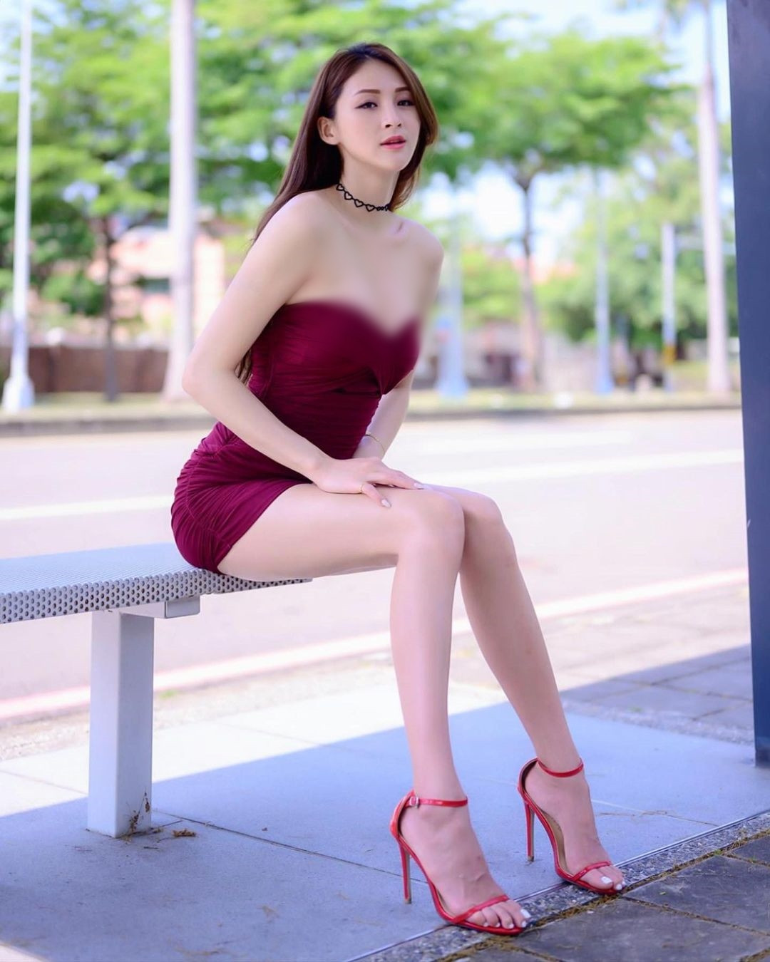 Cô nàng nổi tiếng với làn da trắng như trứng gà bóc và đôi chân dài miên man nhiều cô gái mơ ước cũng khó lòng có được.