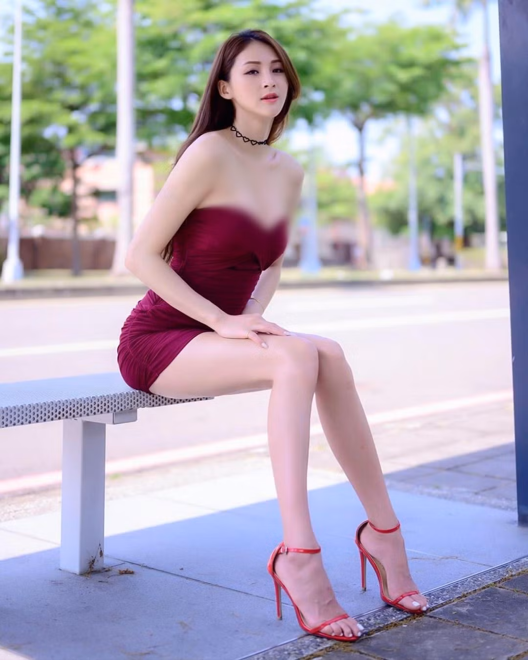 Cô nàng nổi tiếng với làn da trắng như trứng gà bóc và đôi chân dài miên man nhiều cô gái mơ ước cũng khó lòng có được.