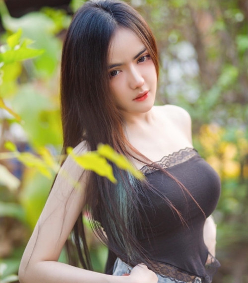 Bên cạnh những bình luận khen ngợi nhan sắc xinh đẹp của hot girl Thái Lan, cũng có nhiều bình luận tiêu cực.