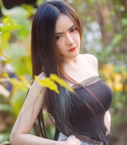 Bên cạnh những bình luận khen ngợi nhan sắc xinh đẹp của hot girl Thái Lan, cũng có nhiều bình luận tiêu cực.