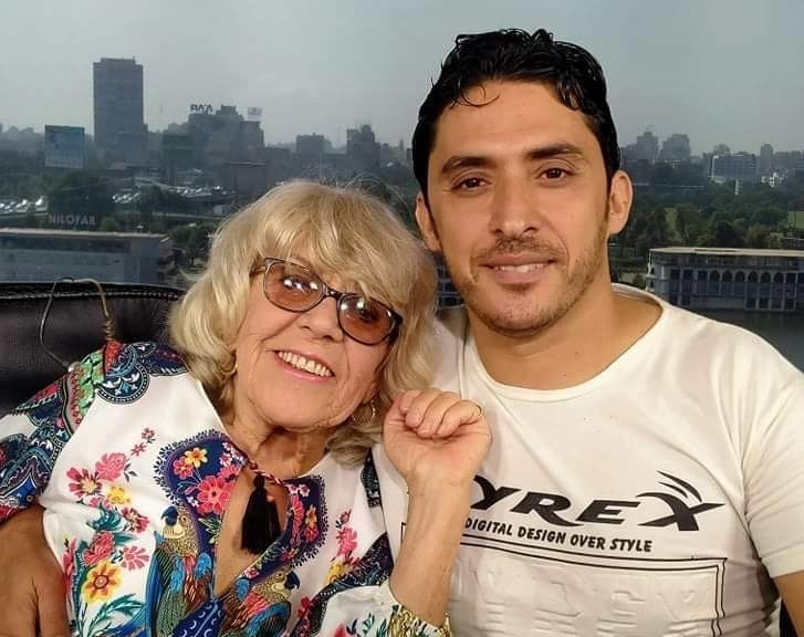 Sự khác biệt trong tính cách của hai người đã góp phần đẩy họ tới quyết định chia tay. Sau khi đuổi chồng trẻ Mohamed Ibriham ra khỏi nhà, bà Iris đang chăm sóc một con mèo và gọi nó là "tình mới trong cuộc đời".