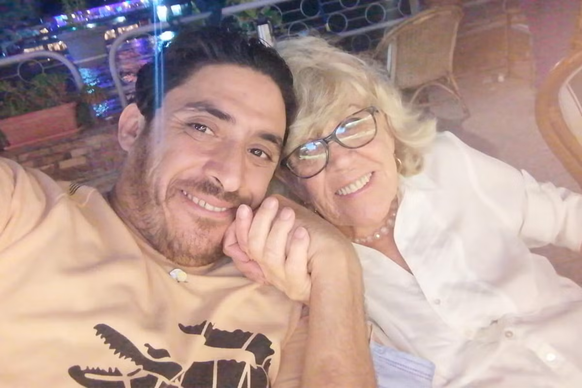 Gần đây, Mohamed Ibriham đã thông báo về việc họ đã chia tay trên Facebook và Iris cũng thừa nhận rằng họ chia tay từ tháng trước. Bà nói: "Chúng tôi đã có một cuộc sống hôn nhân, cuộc sống vợ chồng tốt đẹp, nhưng sau đó mọi thứ thay đổi. Số lần thân mật giảm dần, tôi cũng luôn quá mệt mỏi vì chăm sóc anh ấy.