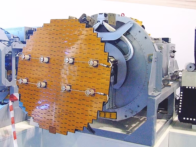 Những tính năng của Zhuk-AMEh đã được cải thiện khoảng 50% so với các thế hệ trước đó của dòng radar Zhuk. "Hiện nay, một máy bay chiến đấu MiG-29 với Zhuk có thể phát hiện mục tiêu trên không ở cự ly 180km", nguồn tin cho biết, "trong khi Zhuk-AMEh có phạm vi phát hiện đến 260km". Nguồn ảnh: Ausairpower