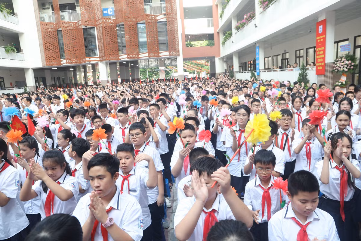 Bi thu Thanh uy Ha Noi du le khai giang Truong THCS Giang Vo-Hinh-2