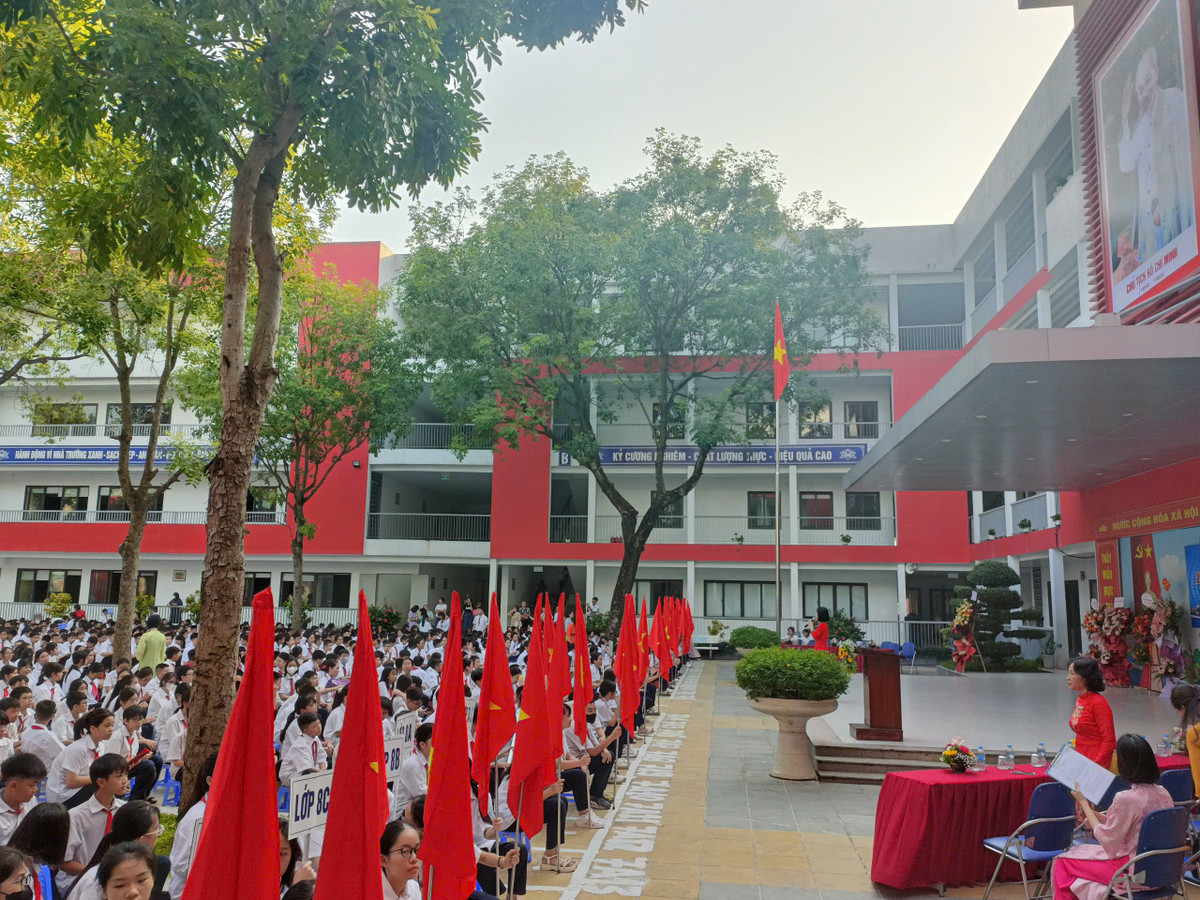 Trường THCS Thạch Bàn (quận Long Biên, Hà Nội) long trọng tổ chức buổi Lễ khai giảng đón chào năm học mới 2024-2025.