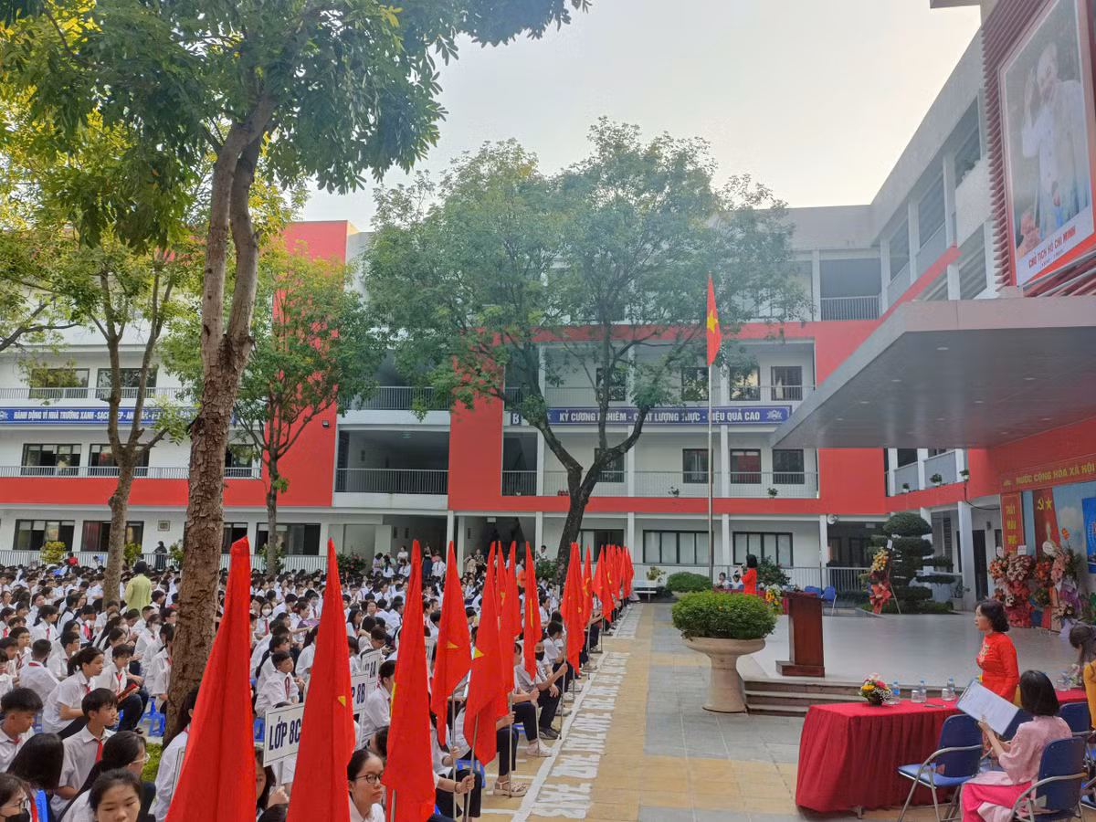 Trường THCS Thạch Bàn (quận Long Biên, Hà Nội) long trọng tổ chức buổi Lễ khai giảng đón chào năm học mới 2024-2025.
