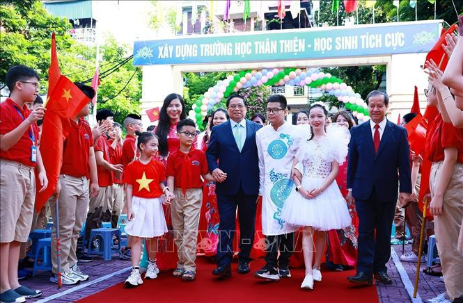 Thủ tướng dự lễ khai giảng Trường PTCS Nguyễn Đình Chiểu Thu tuong du le khai giang Truong PTCS Nguyen Dinh Chieu