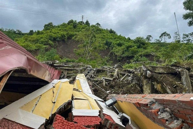 Bão số 3 để lại thiệt hại nặng nề cho ngành giáo dục Bao so 3 de lai thiet hai nang ne cho nganh giao duc