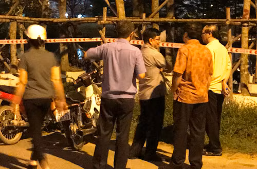 Lãnh đạo Viện Kiểm sát Nhân dân TP HCM cũng có mặt xuyên đêm để phối hợp tìm kiếm chị A và con gái mất tích dưới sông.