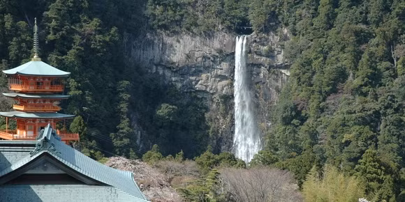 Năm 2004, núi Omine, Nhật Bản được UNESCO bình chọn là di sản thiên nhiên thế giới. Trên đỉnh núi có một ngôi chùa linh thiêng trải qua nhiều thế kỷ.