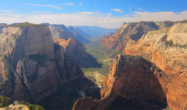 Hẻm Zion (Utah, Mỹ) được coi là quê hương của những vòm đá lớn nhất thế giới.