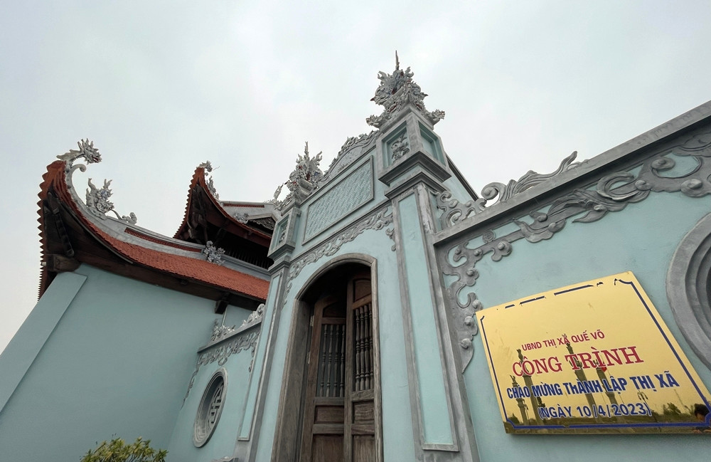 Tuy nhiên, theo phản ánh của người dân địa phương, dù mới đưa vào sử dụng nhưng nhiều hạng mục bên trong dự án khu đền thờ Nguyễn Cao rơi vào tình trạng bị hư hỏng.