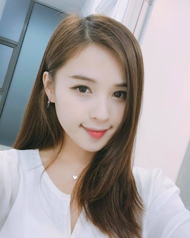 Dù không chia sẻ bất kỳ hình ảnh nào về Trọng Đại trên Facebook cá nhân song nghi án yêu cầu thủ đẹp trai vẫn gắn chặt với Thảo.