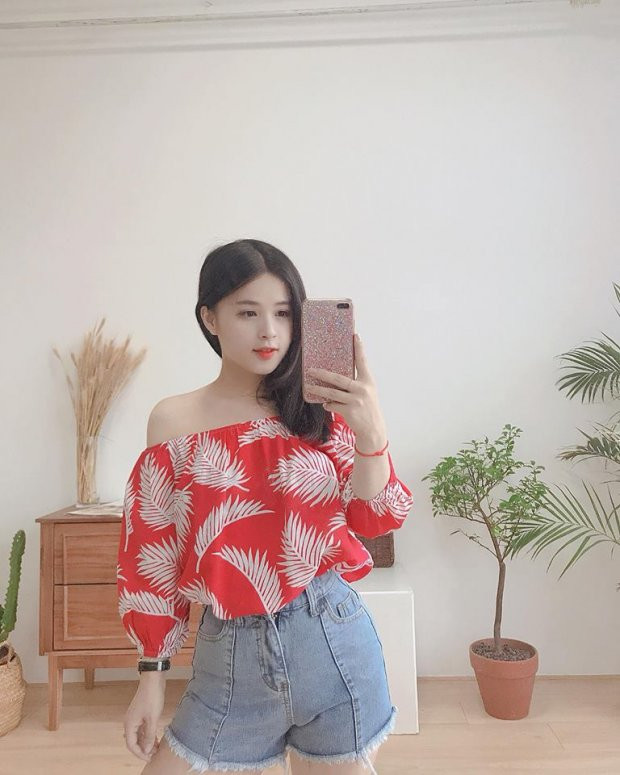 Nếu như Nhật Lê thay đổi nhiều thì Hương Thảo lại vẫn giữ nguyên hình ảnh nữ tính ban đầu.