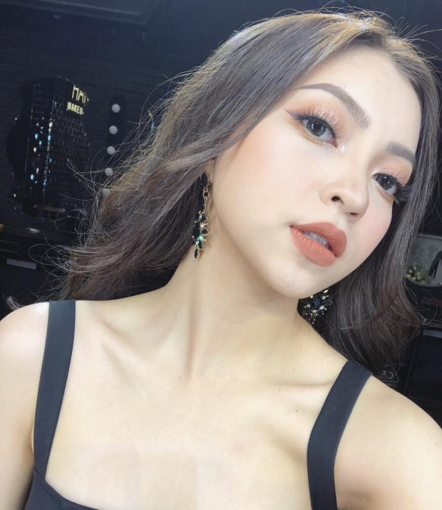 Cô nàng vừa rời khỏi top 12 chương trình ca nhạc “The Debut - Dự án số 1”. Hiện cô bạn đang nỗ lực theo đuổi sự nghiệp ca hát.