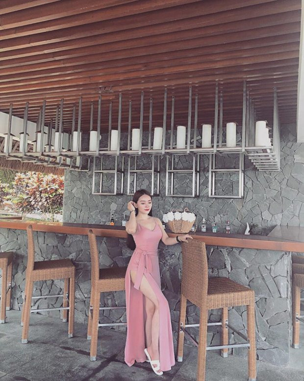 Từ sau khi nổi tiếng cùng Văn Thanh, Bảo Trân ít khi cập nhật hình ảnh cá nhân lên MXH nhưng mỗi lần xuất hiện cô vẫn khiến dân mạng phải xuýt xoa.