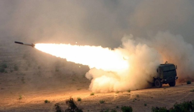 Cuộc tấn công bất ngờ vào Nga đã được các quan chức Ukraine ca ngợi là thành công vì nó dẫn đến việc bắt giữ hàng trăm binh sĩ Nga, những người có thể được trao đổi để lấy tù nhân Ukraine. Tuy nhiên, các cuộc phản công gần đây của Nga ở Kursk đã đặt ra nghi vấn về việc Kiev có thể duy trì quyền kiểm soát lãnh thổ này được bao lâu. Ảnh: Reuters.