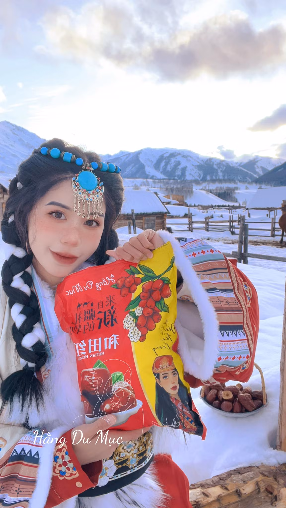 Hành trình của gia đình Thái Hằng tới các vùng thảo nguyên phía bắc Trung Quốc diễn ra quanh năm. Trang cá nhân Facebook, Instagram, Tiktok của cô đầy ắp hình ảnh các chuyến phiêu lưu.