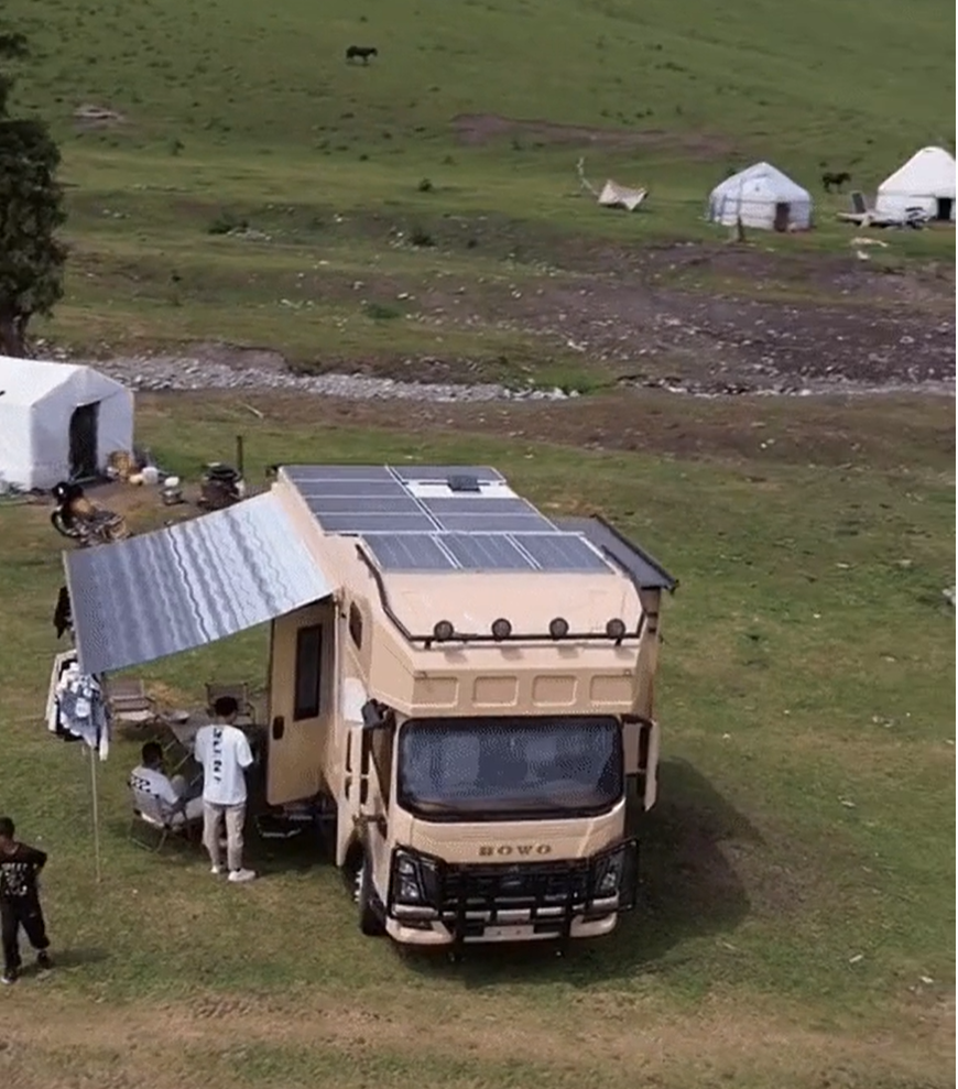 Vantruck, HouseTruck hay Truck Life là thuật ngữ để chỉ những người hay gia đình có cuộc sống phiêu lưu bên trong chiếc xe tải thiết kế đầy đủ công năng của một ngôi nhà.