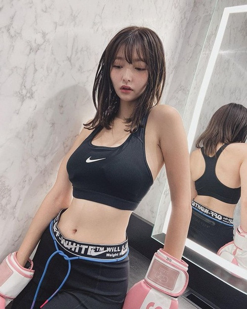 Người đẹp gần đây thường xuyên xuất hiện trên các gameshow hay tạp chí thời trang danh tiếng.