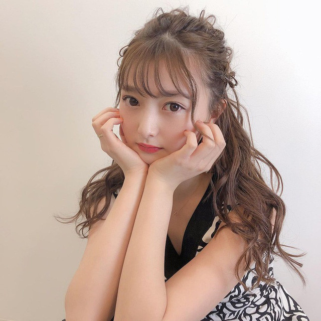 Trong thời gian chập chững mới vào nghề, cô phải đi làm nhân viên giao hàng bán thời gian để trang trải chi phí sinh hoạt. Nhưng nhờ sự cố gắng và nỗ lực cộng với chiều cao 1m73, cô nàng vẫn được các tạp chí thời trang đánh giá rất cao.